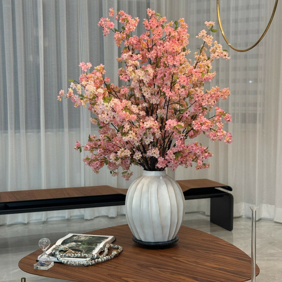 Astoria-Blumenvase mit rosa Kirschblüten