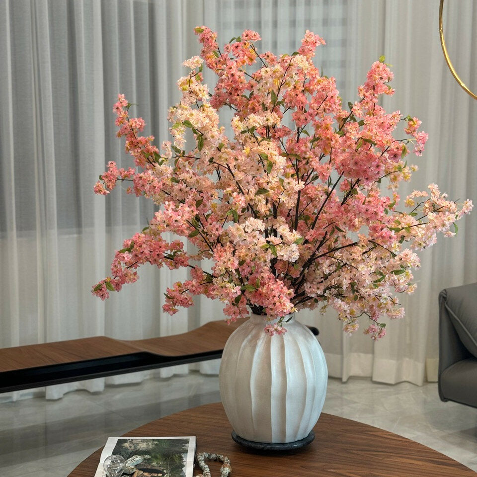 Astoria-Blumenvase mit rosa Kirschblüten